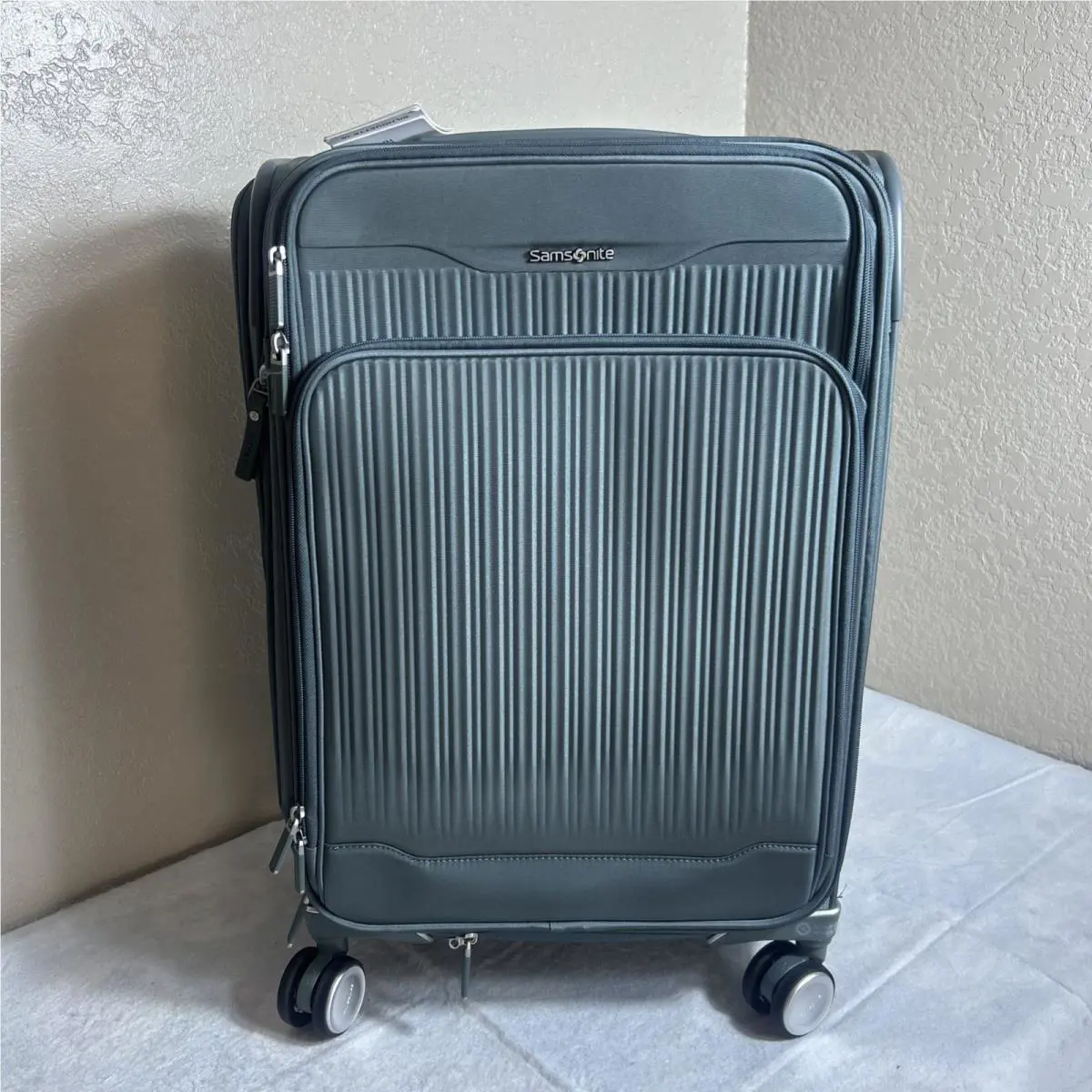 Samsonite Silhouette 18 23 Carry-on Luggage with Spinner Wheels