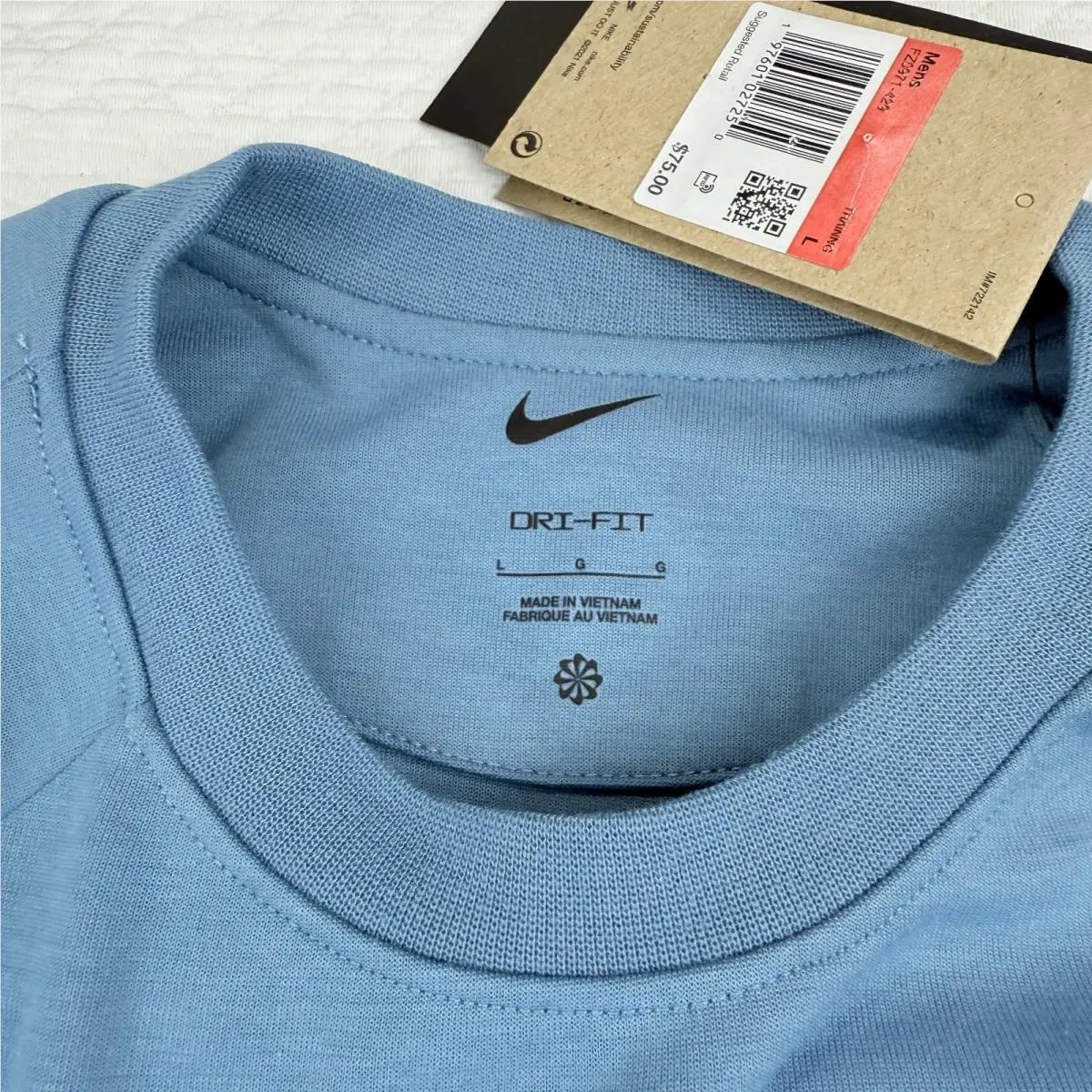 Nike clothing - Blue (UPC: 197601027250) 5