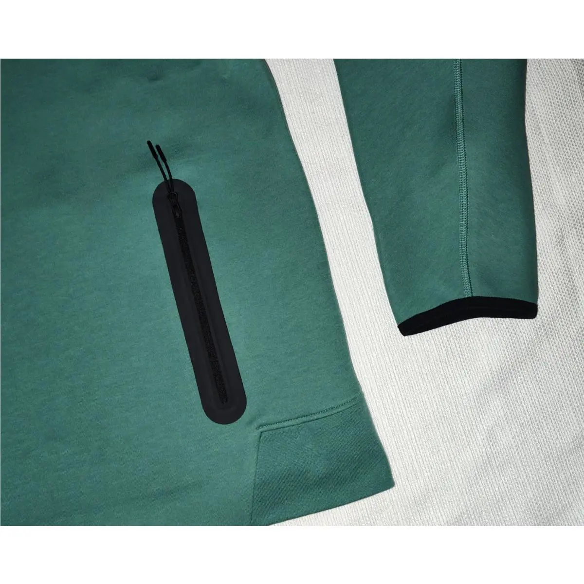 Nike clothing - Green (UPC: 197593320322) 0