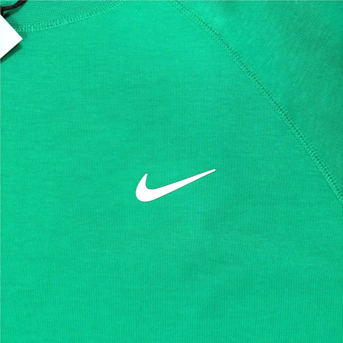 Nike clothing - Green (UPC: 196607428771) 0