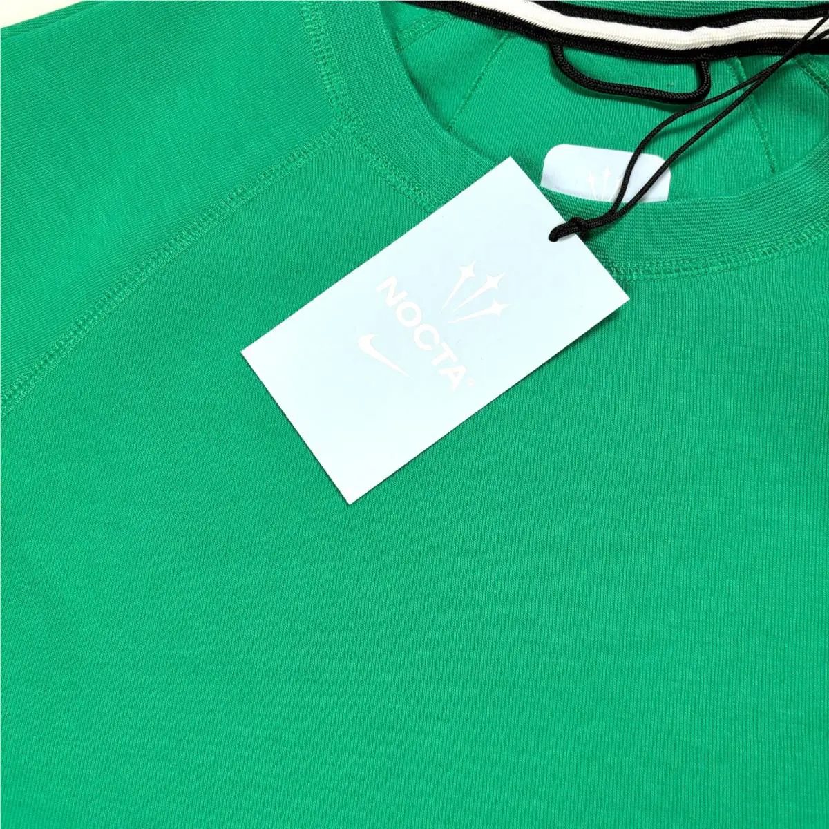 Nike clothing - Green (UPC: 196607428771) 1