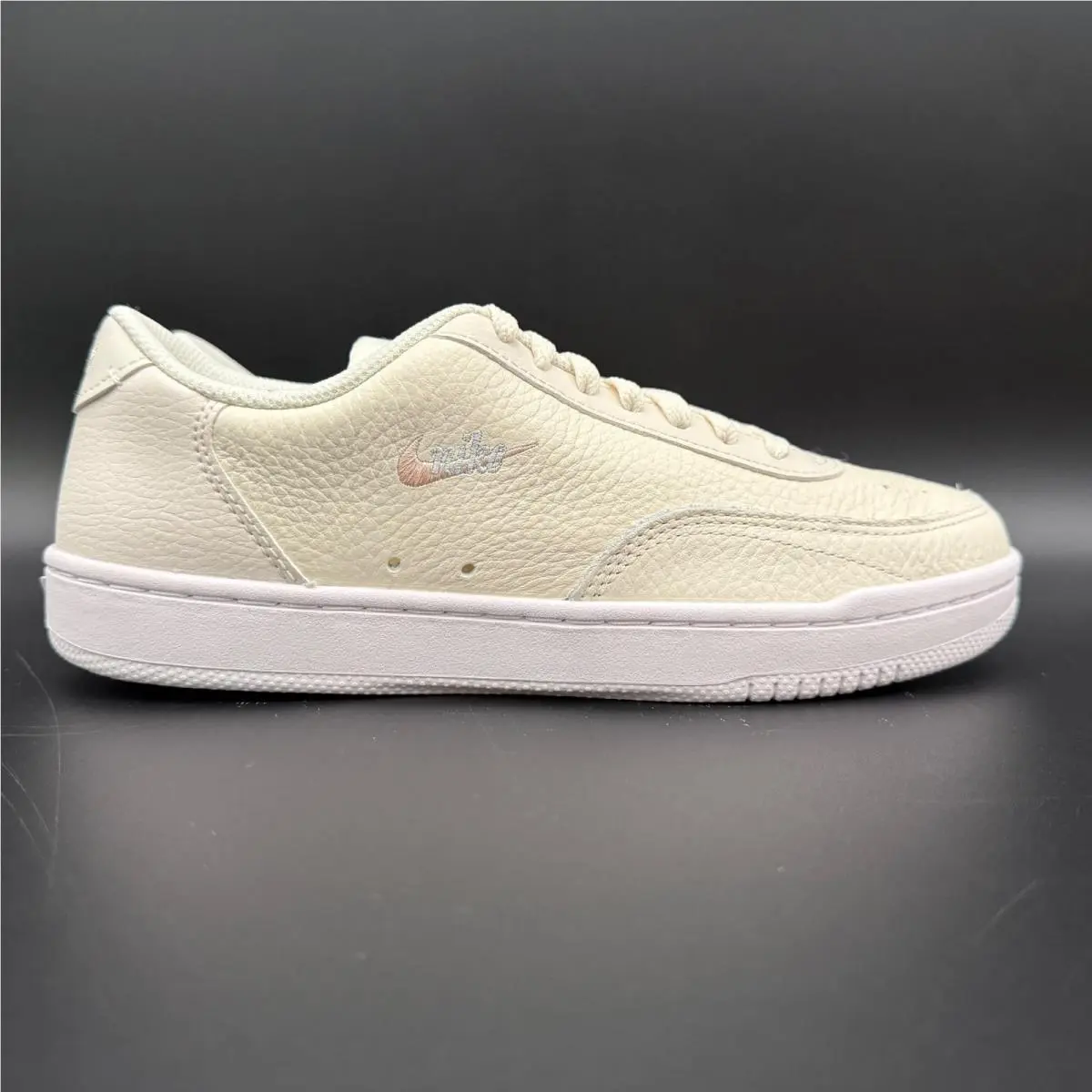 Nike shoes - Nike Court Vintage - Court Vintage - CW1067-101 - Ivory, Manufacturer: Pale Ivory/Aura/Washed Coral 11