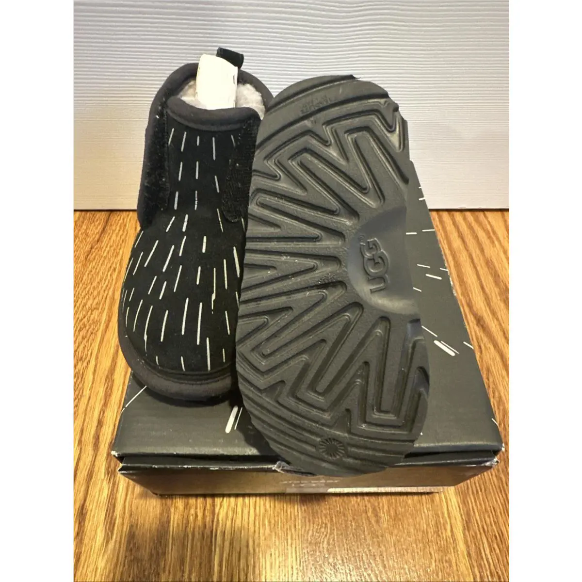 UGG shoes - UGG Star Wars Neumel II Millennium Falcon - Black (UPC: 0191142876230) 0