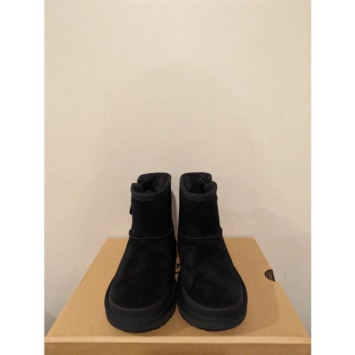 UGG shoes - Blacks (UPC: 888855106159) 2