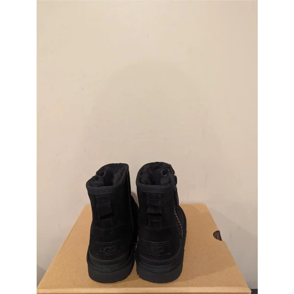 UGG shoes - Blacks (UPC: 888855106159) 3