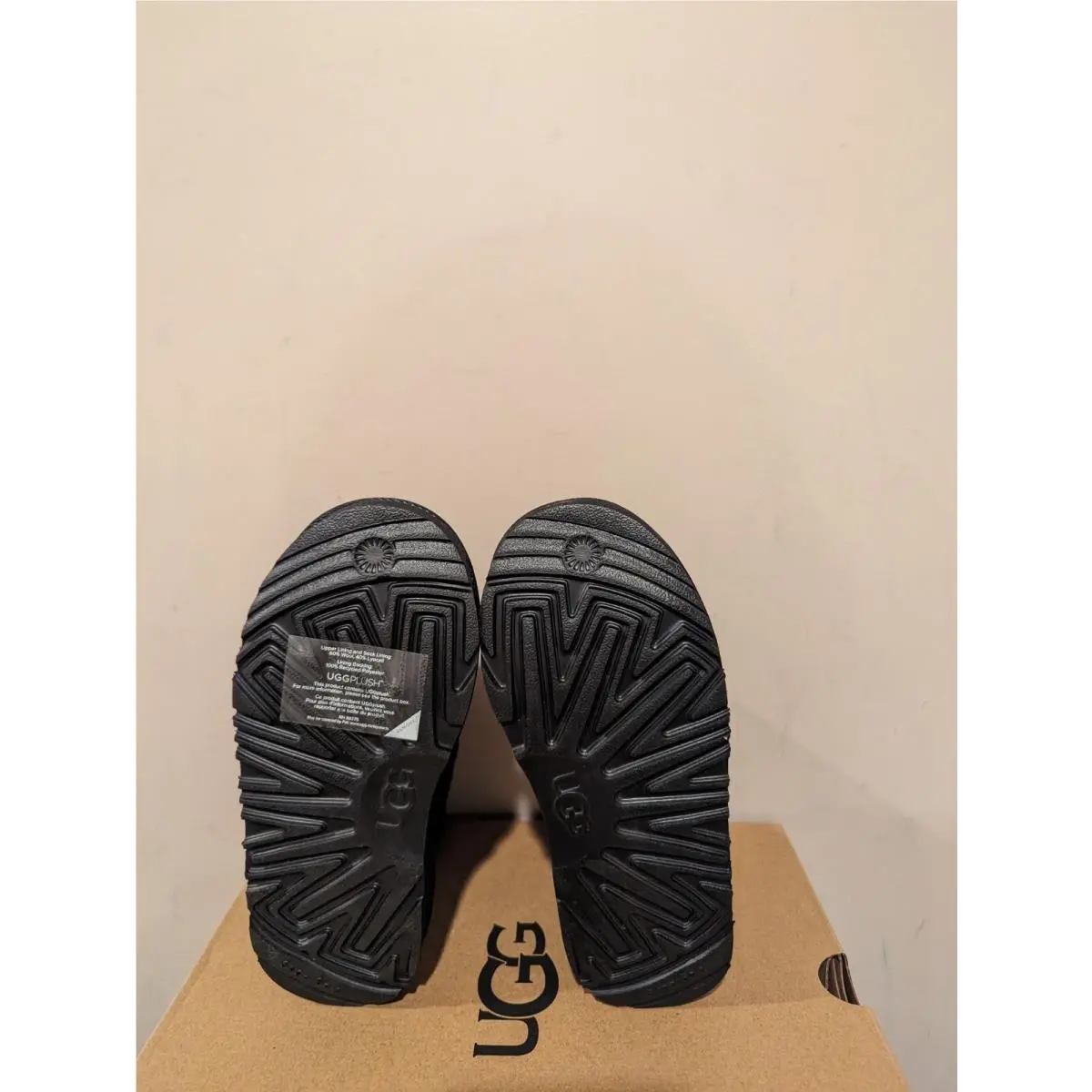 UGG shoes - Blacks (UPC: 888855106159) 4