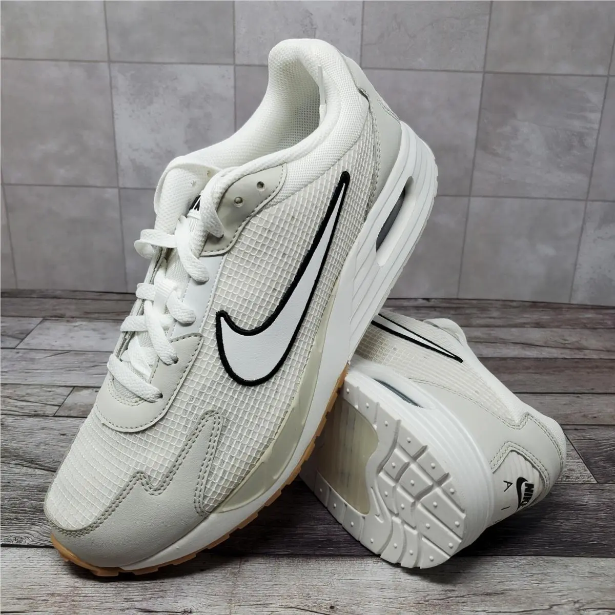 Nike Air Max Solo Men`s Size 10 Summit White Running Shoes Sneakers FN6918-100