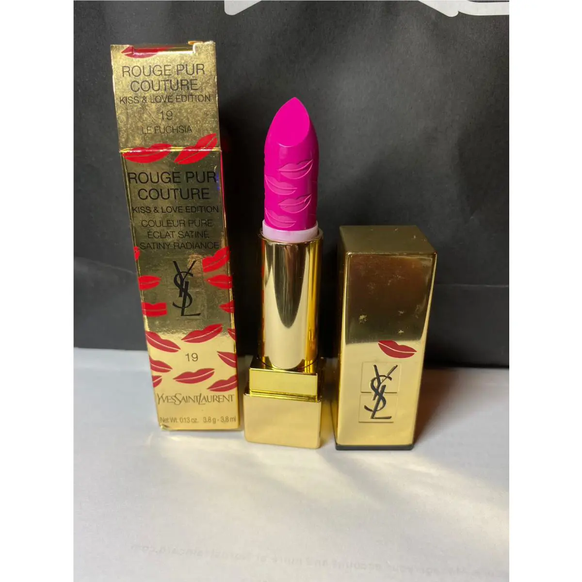 Yves Saint Laurent Rouge Pur Couture Kiss Love Edition 19 LE Fuchsia 3.8g