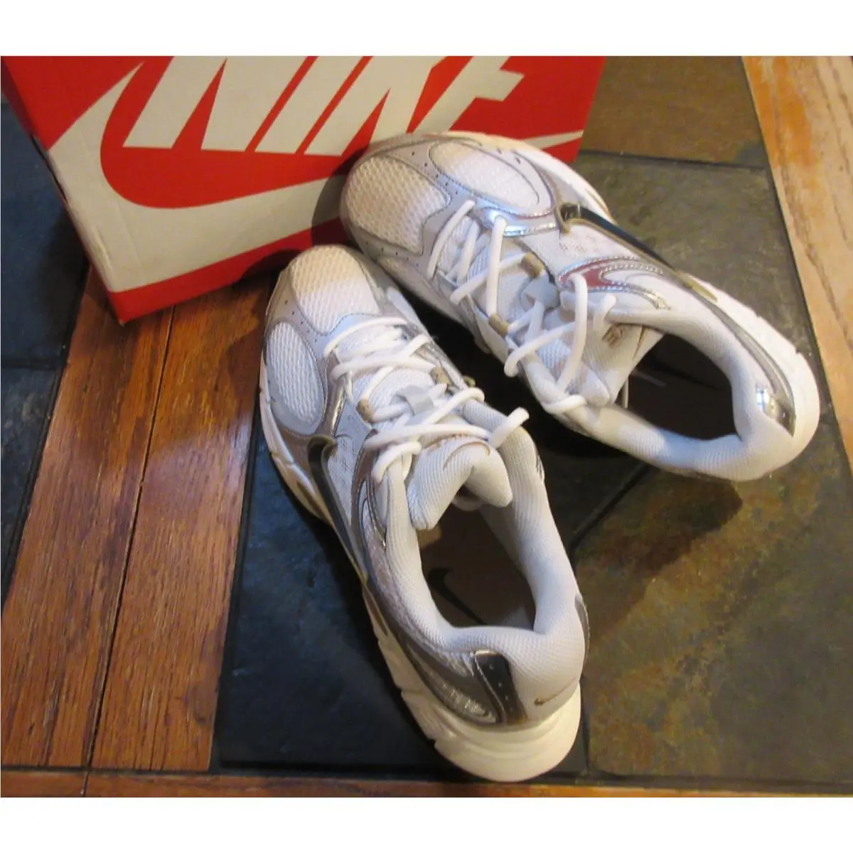 Mens Nike V5 Rnr Parachute White Beige Metallic Pewter Size 9 HJ5228-102
