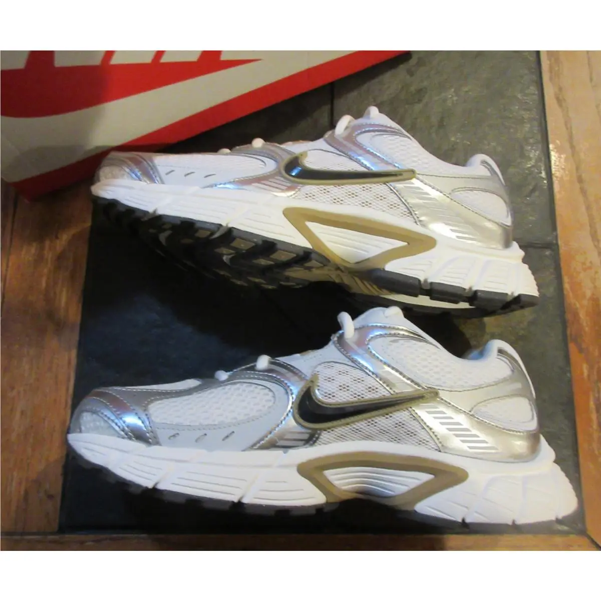 Nike shoes - Nike V5 RNR - RNR - HJ5228-102 - White 3