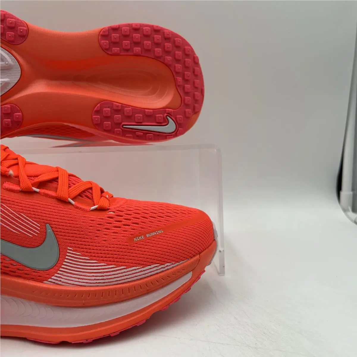 Nike shoes - Nike Vomero 18 - Vomero - HM6804-603 - Bright Crimson/White (UPC: 198482085742) 1