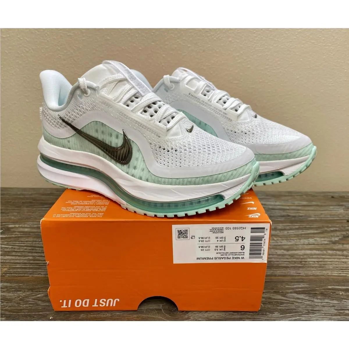 Nike Pegasus Premium White Mint Foam Running Shoes HQ2593-103 Women`s Size 6
