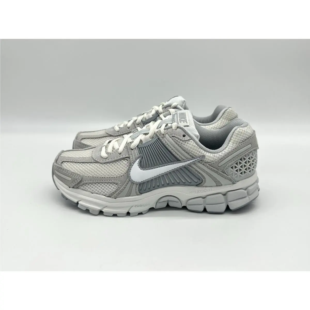 Nike Zoom Vomero 5 Women`s Size 8 Pure Platinum Summit White Shoe Lot HQ0458-001