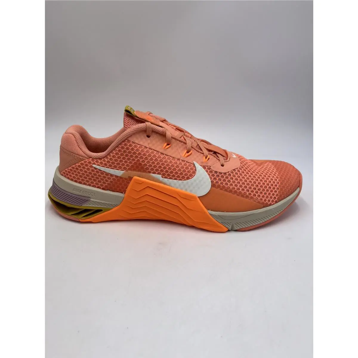 Nike shoes - Crimson Bliss (UPC: 195869214467) 0