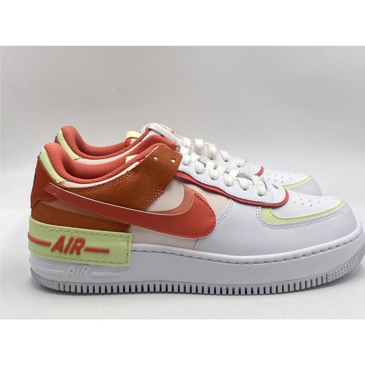 Nike shoes - White (UPC: 195238767525) 0
