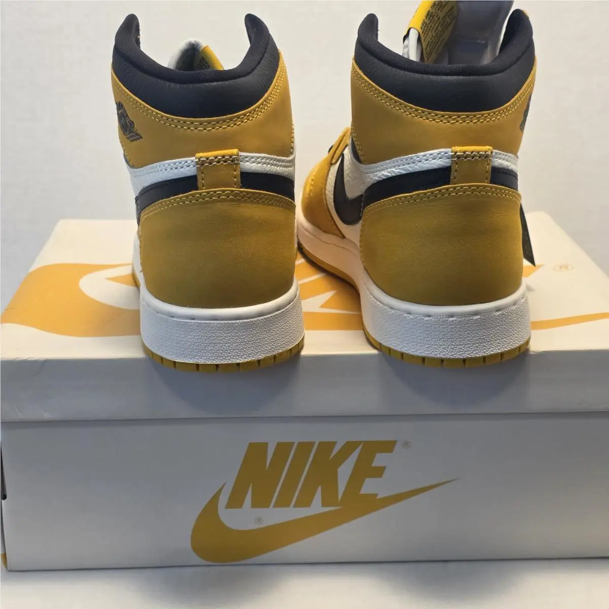 Nike shoes - Air Jordan 1 - Air - Yellow 2