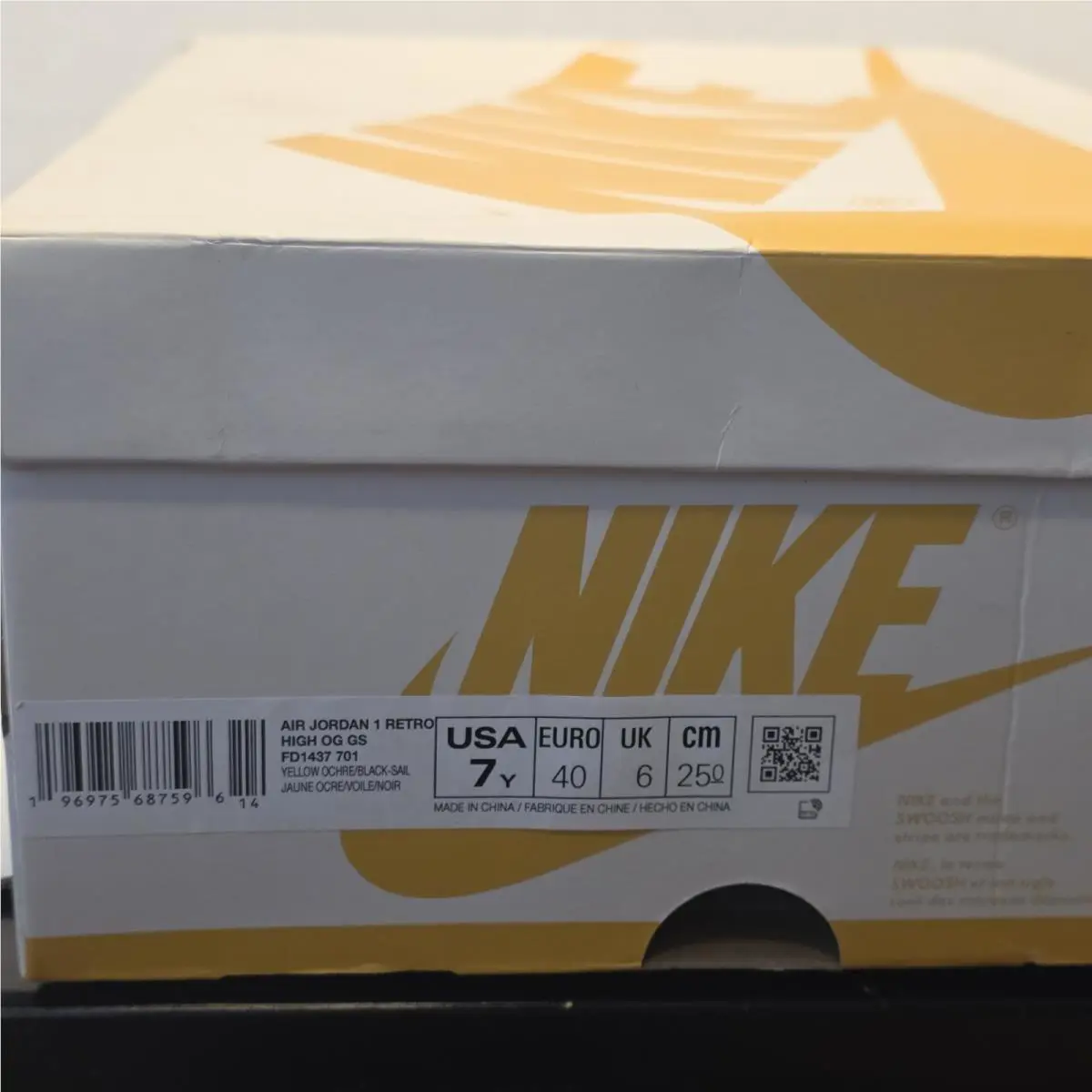 Nike shoes - Air Jordan 1 - Air - Yellow 9