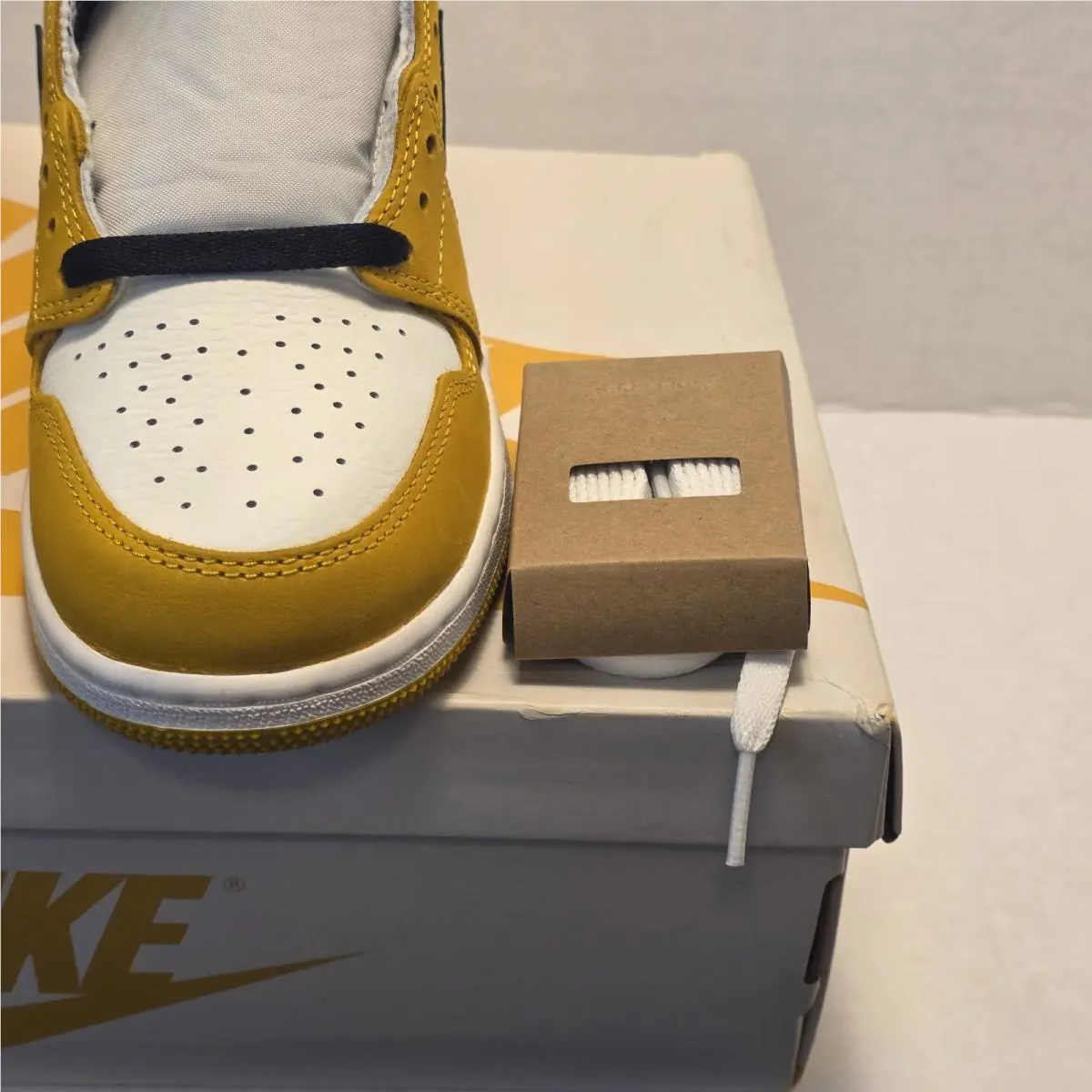 Nike shoes - Air Jordan 1 - Air - Yellow 5