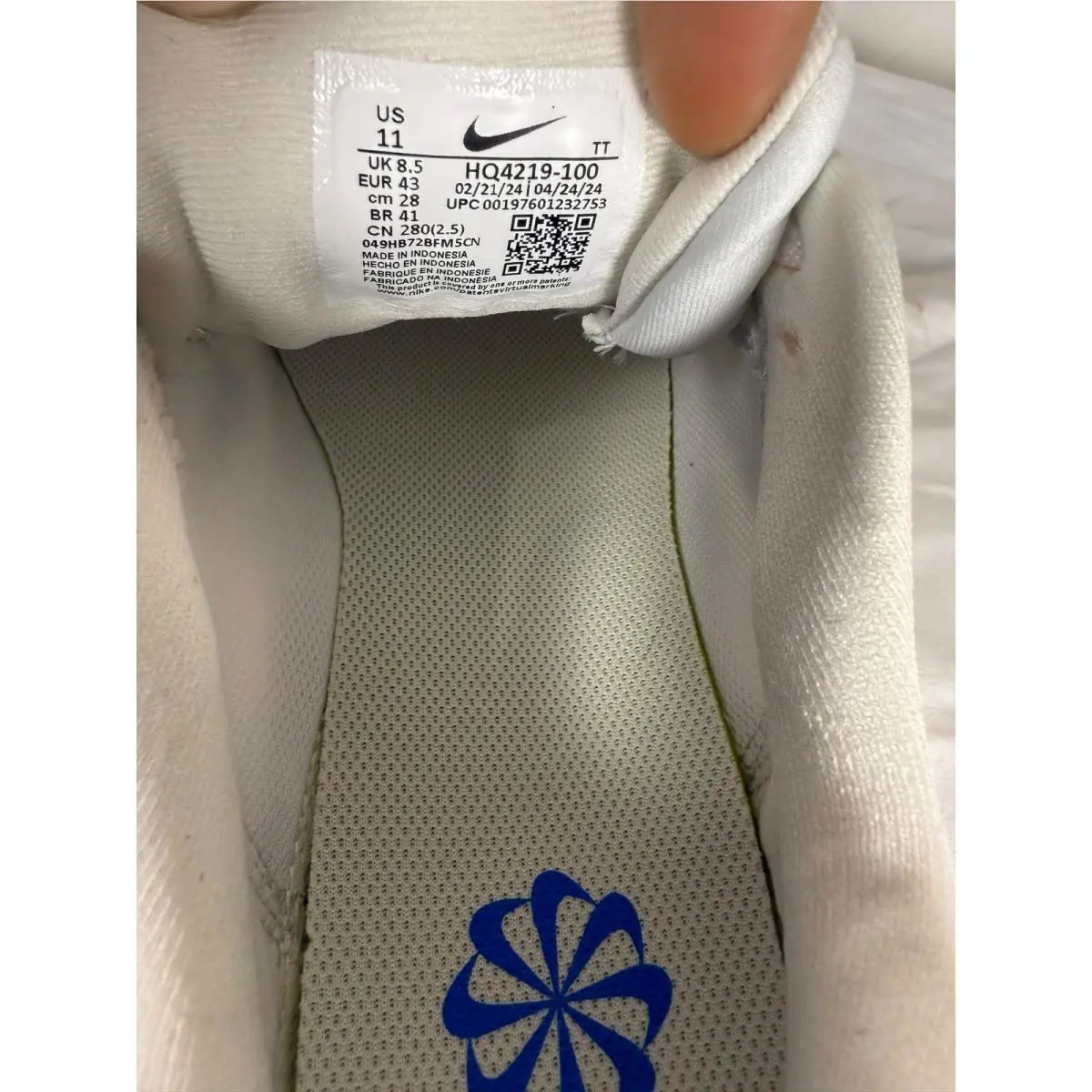 Nike shoes - White 4