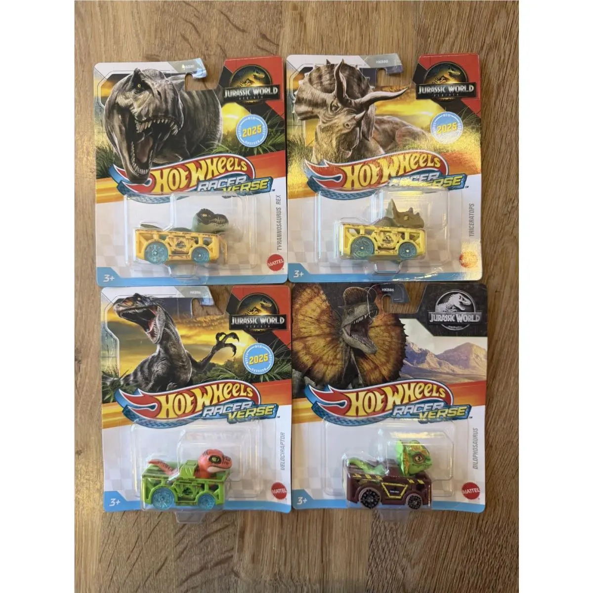 Hot Wheels Racer Verse Jurassic World T-rex Raptor Triceratops Dilophosaurus X4