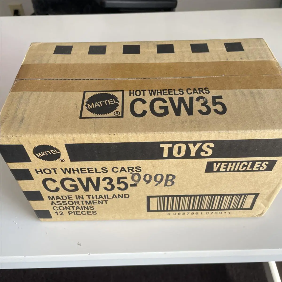 2014 Hot Wheels Star Wars Case 12 Cars CGW35-999B Yoda Tusken Raider R2D2