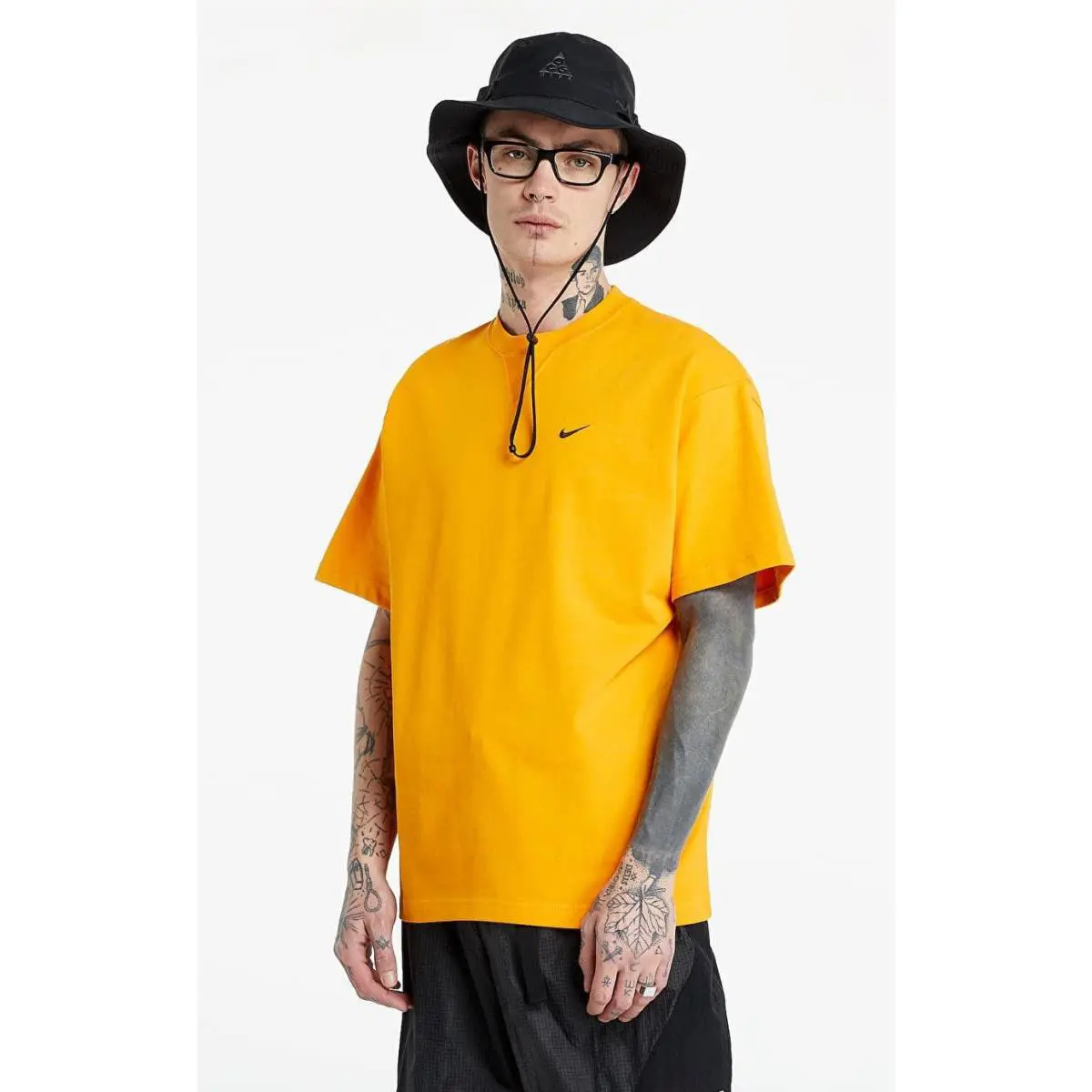 Nike clothing - Circuit Orange 3