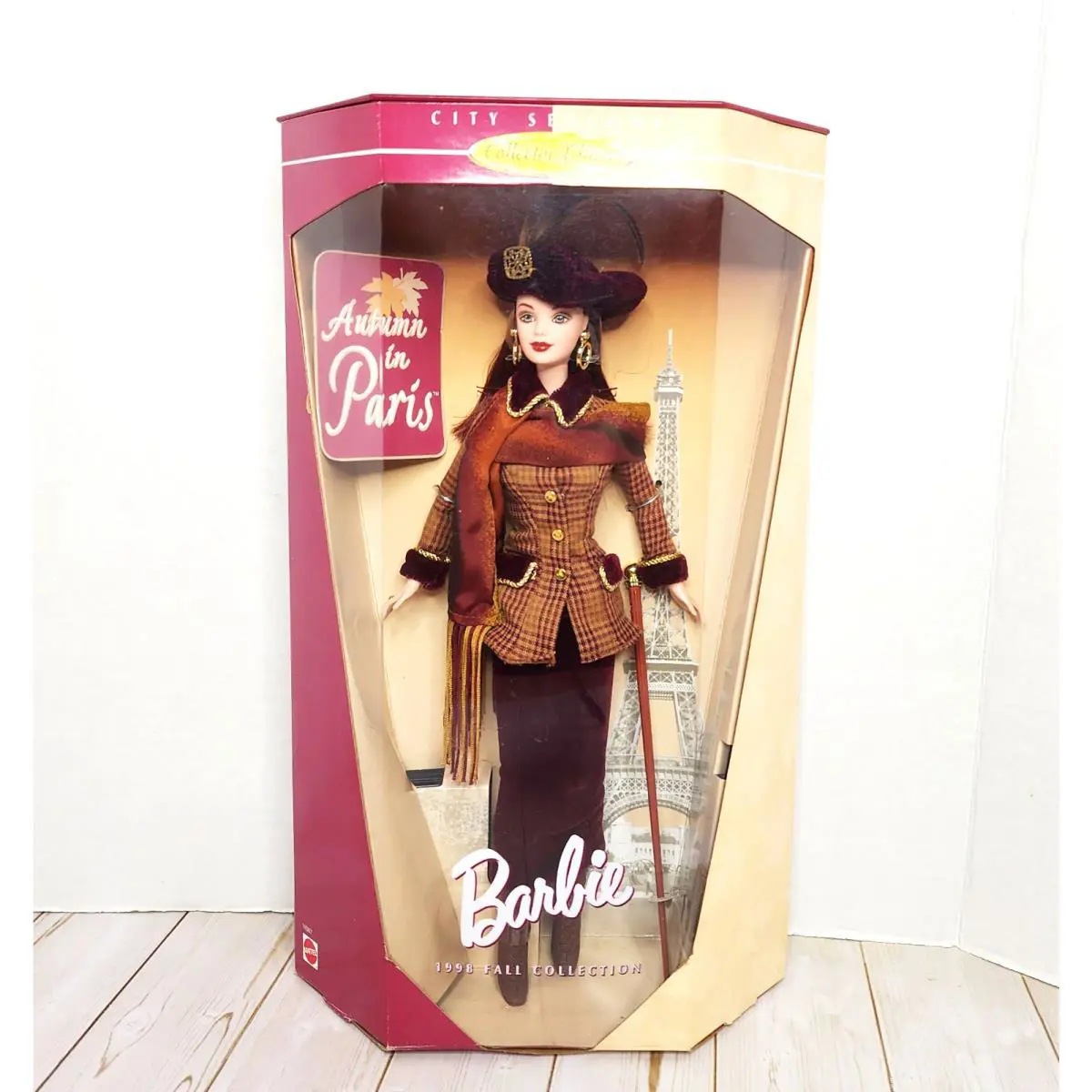 1998 Vintage Autumn in Paris City Seasons Barbie Collectors Edition
