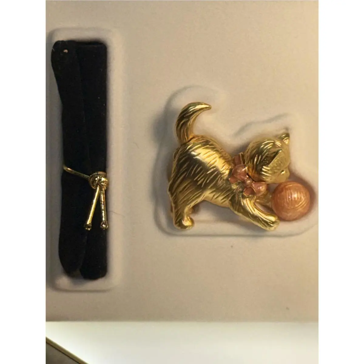 Pleasures BY Estee Lauder 0.9G Delightful Kitten Solid Perfume Compact