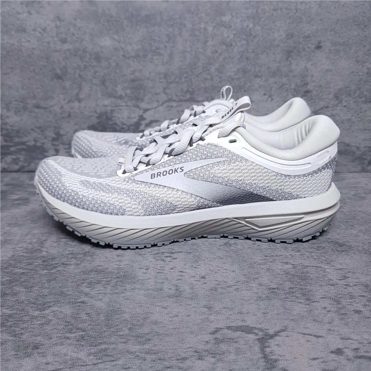 Brooks Revel 7 Running Athletic Shoes Sneakers Womens Size 6 Grey - Gray