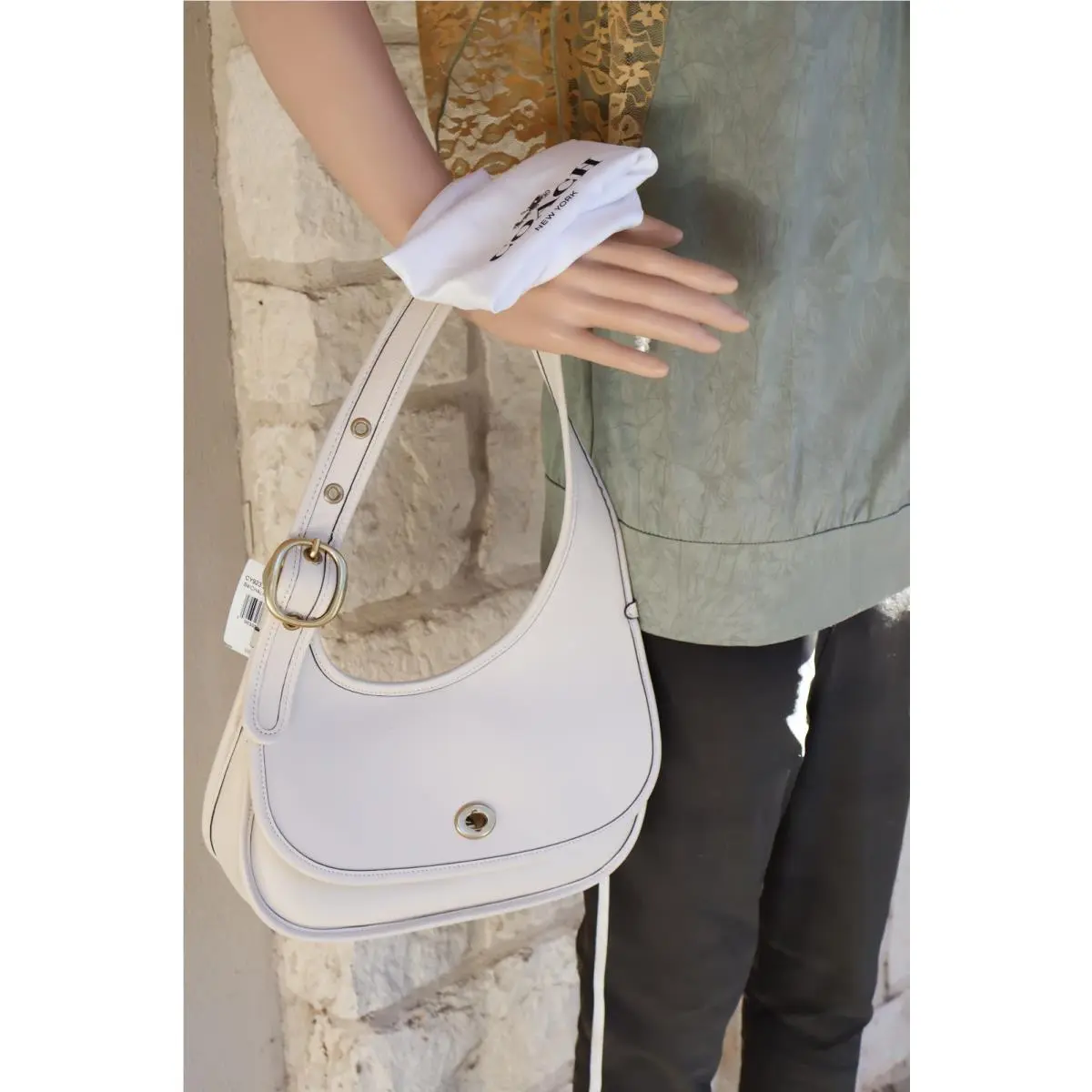 Coach Cashin Carry Crescent Bag Chalk Glovetanned Leather Dust Bag CY923