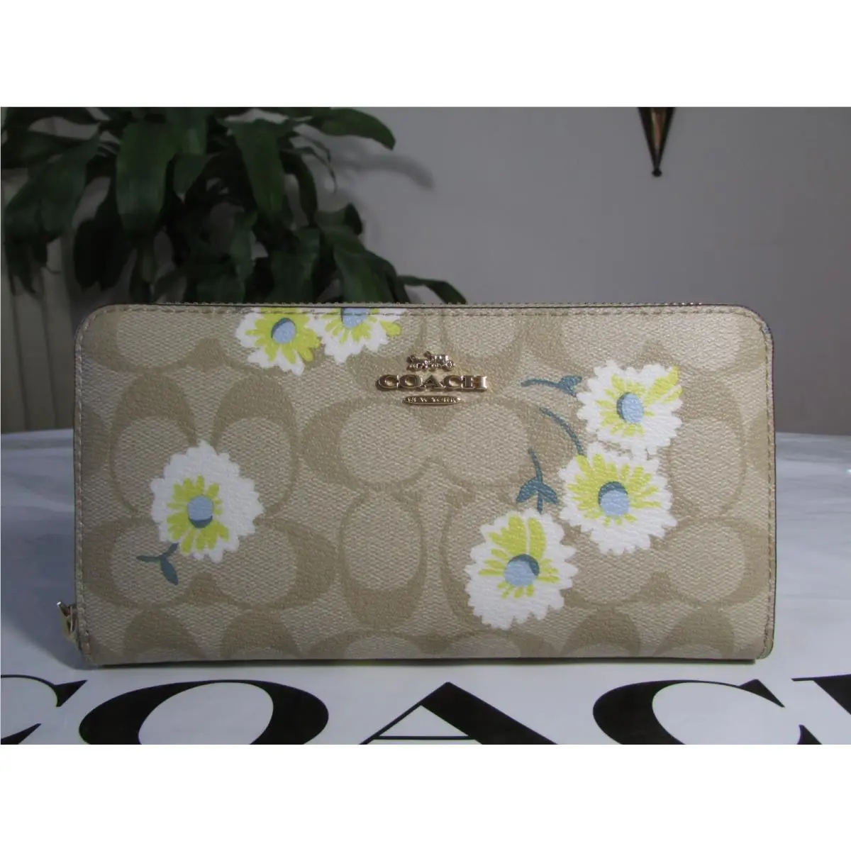 Coach Signature Canvas Daisy Print Accordion Zip Wallet C3370 Khaki Chalk Mu