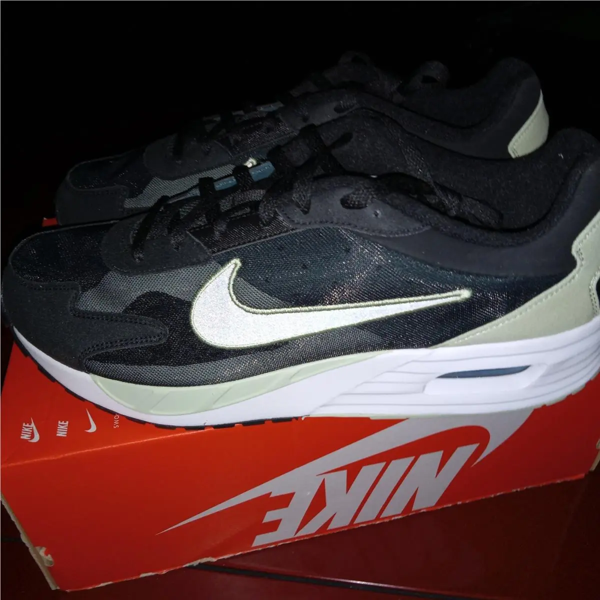 Nike Air Max Solo Size 12.5 Black Mica Green Mens Shoes Sneaker DX3666-005