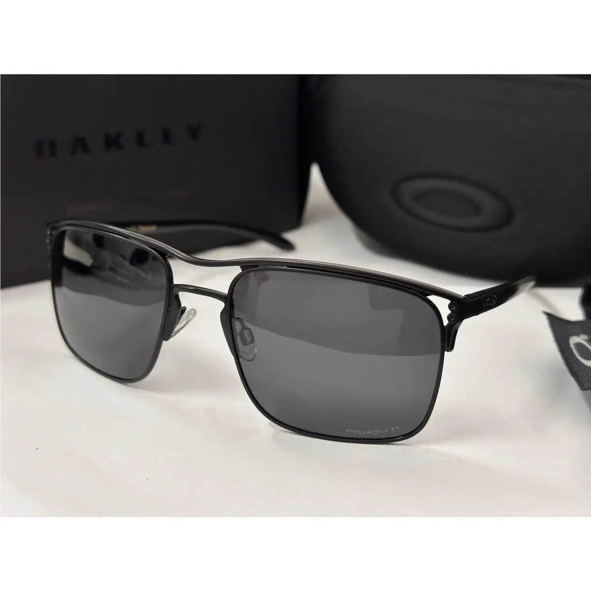 Oakley OO6048 Holbrook Ti Sunglasses Titanium Frame Black / Black