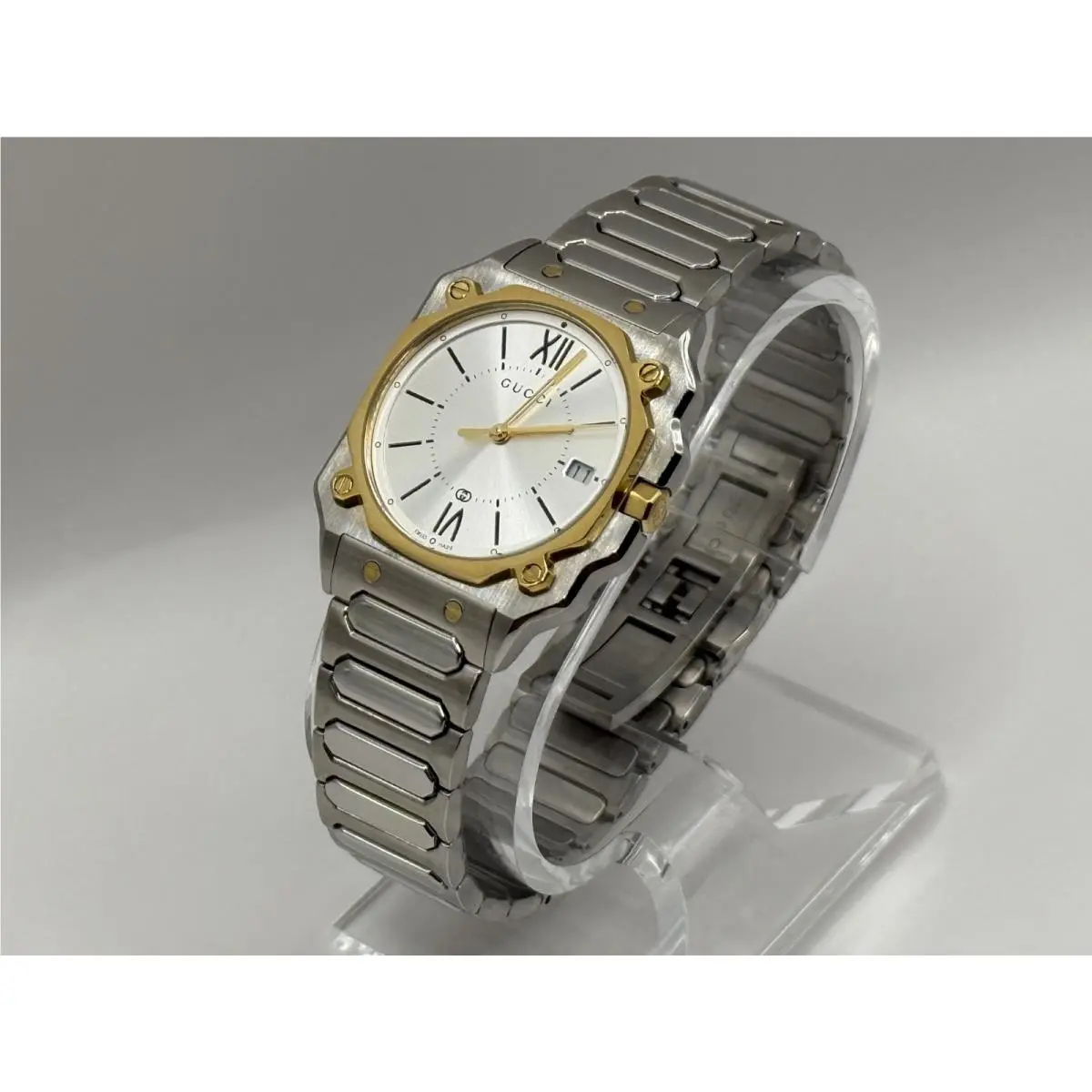 Gucci G-flat Quartz Stainless Steel 30MM Silver Dial Women`s Watch YA166506