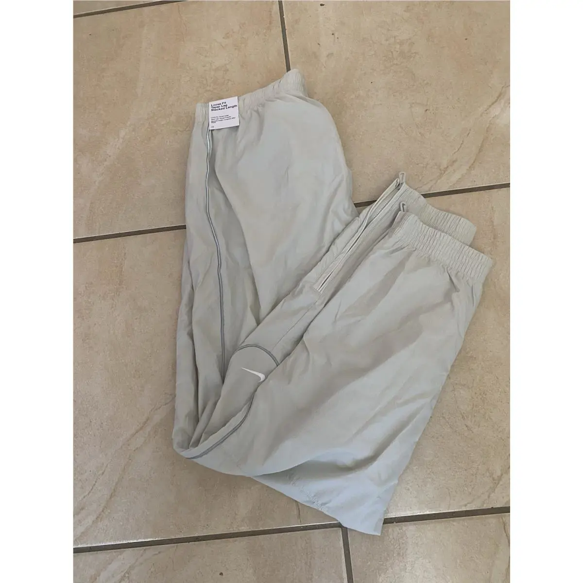 Nike Solo Swoosh Loose Track Pants Light Bone FB8620-072 Men`s Size Medium