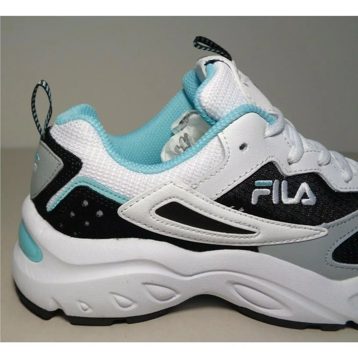 Fila shoes - White (UPC: 791272953506) 1