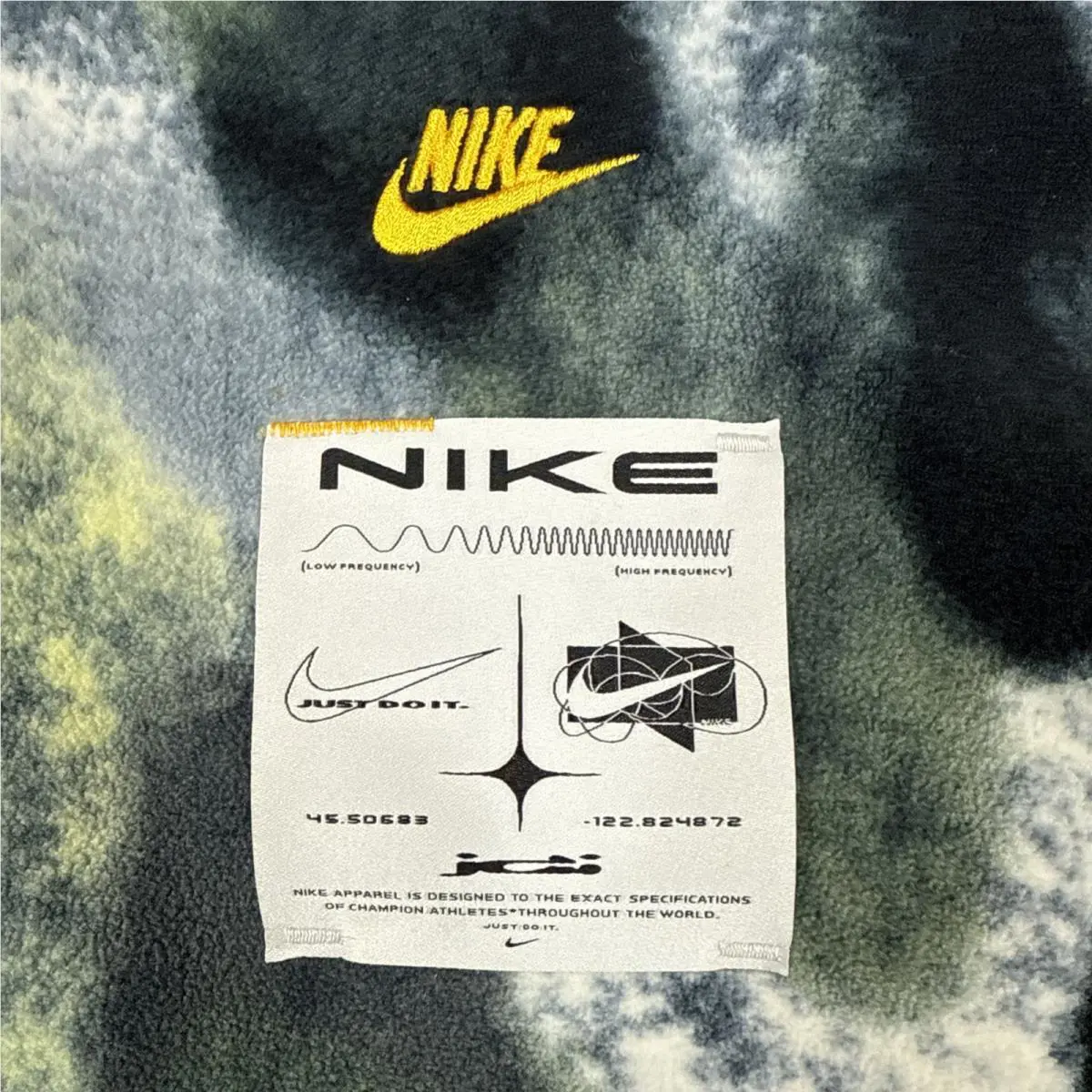 Nike clothing - Sportswear - Sportswear - DD8944353 DD8944 DD8944-353 - Spiral Sage/University Gold (UPC: 0194955736357) 4