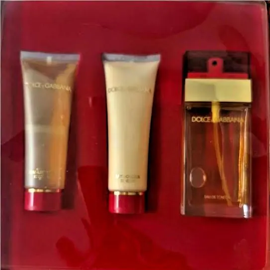 Dolce Gabbana Classic Red Women`s 1.7 oz Eau De Toilette Gift Set