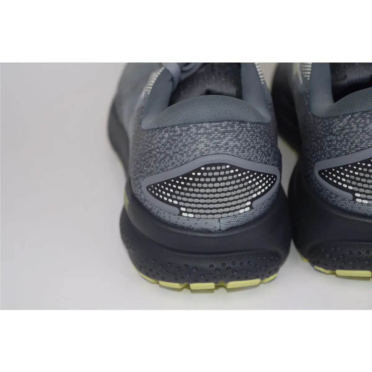 Brooks shoes - Brooks Ghost 16 - Ghost - 1104182E040 - Gray 10