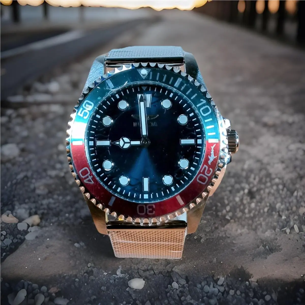 Invicta Pro Diver 222725 Pepsi Red Blue Bezel Blue Dial Stainless Mesh Band