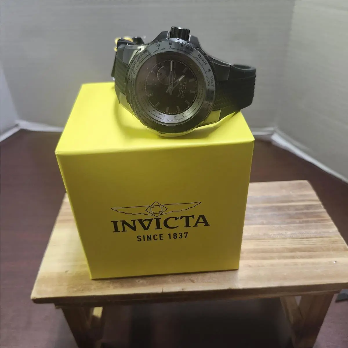Invicta Watch Mens Black Silicone Japan Movement Stainless 100M Model 49728 Box