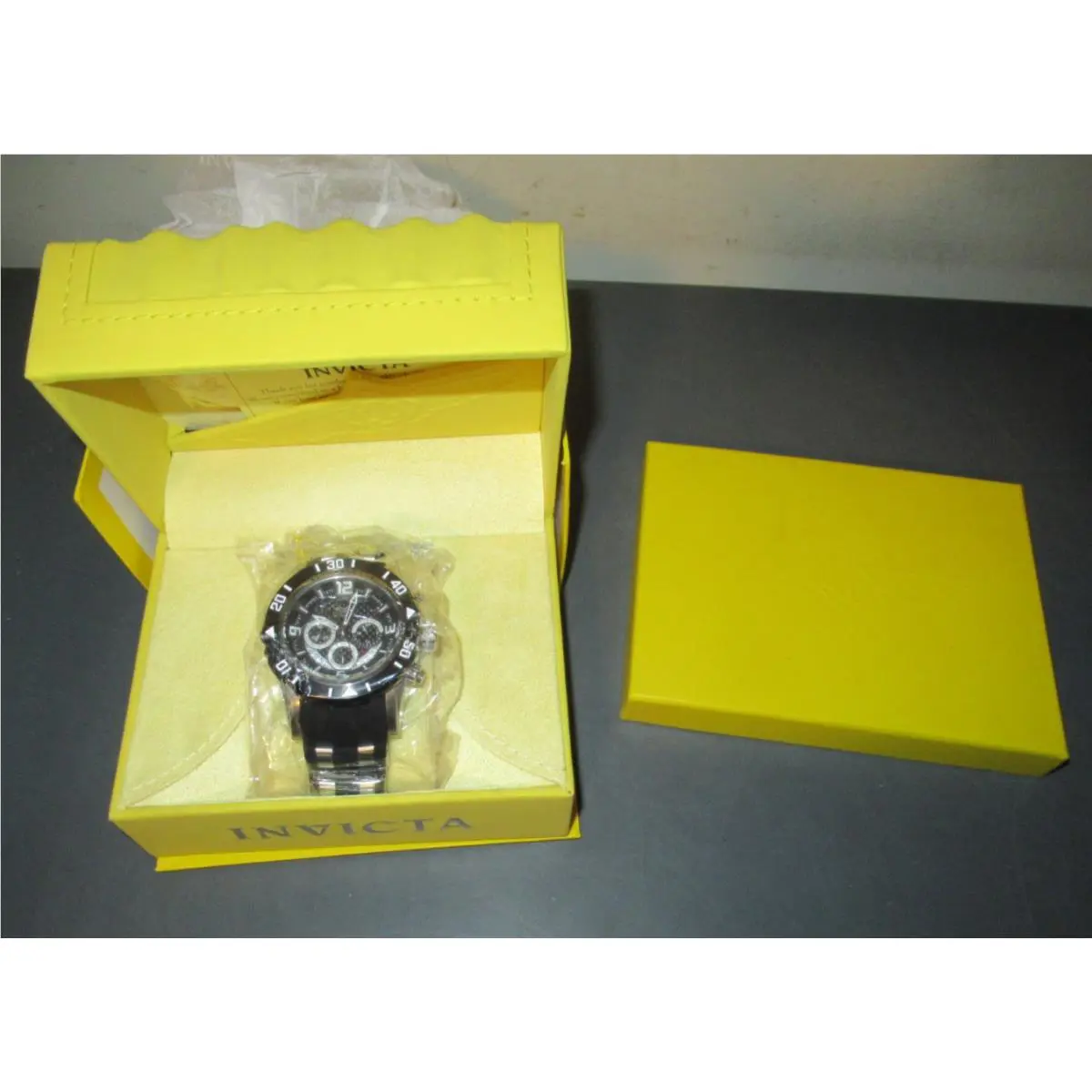 Invicta Speedway Professional 200M Chronograph Men`s Watch Needs Battery