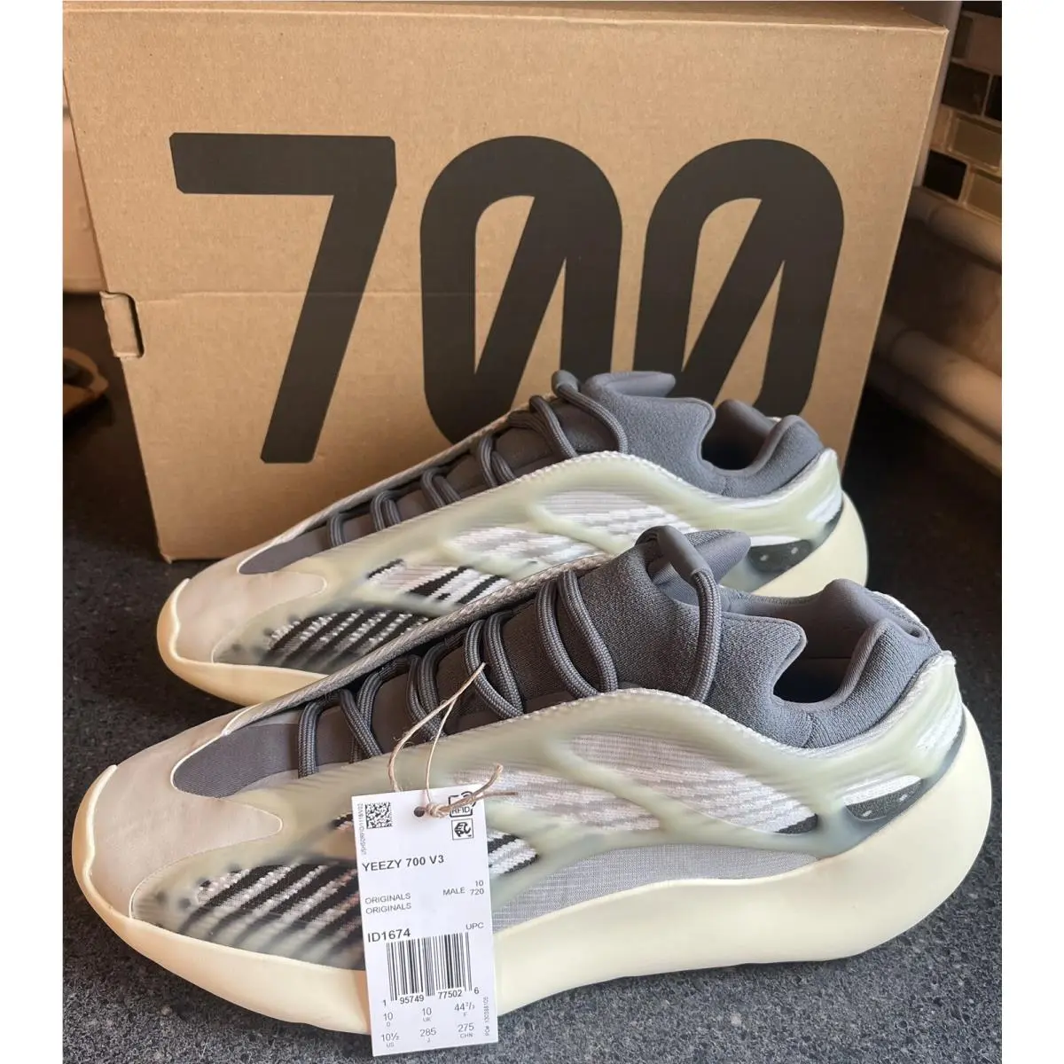 Adidas Yeezy 700 V3 Fadsal s Size 10.5 Mens ID1674 in Box