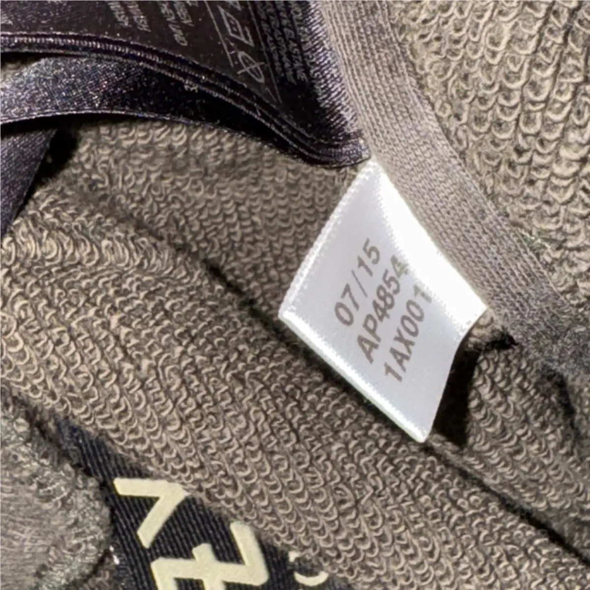 Adidas clothing - Season 1 - Season - Beluga (UPC: 0889132840384) 5