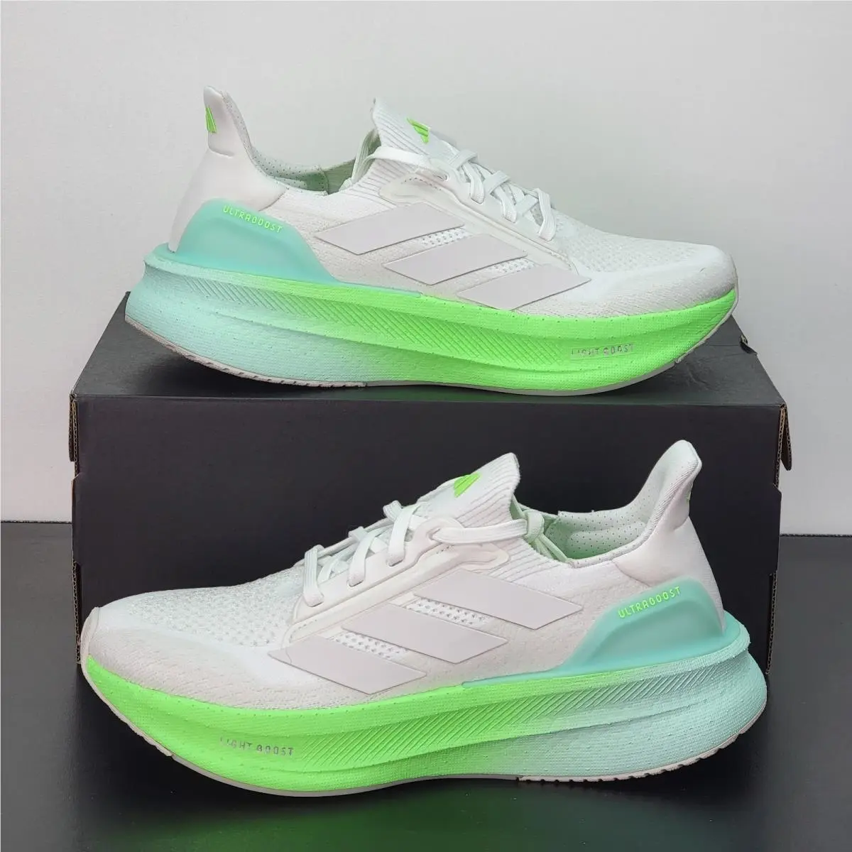 Adidas Ultraboost Women`s Size 7 Running Shoes White Green Athletic Sneakers