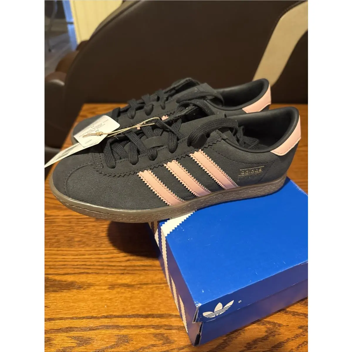Adidas shoes - Stadt - Stadt - JQ9018 - Carbon / Wonder Mauve / Gum 1