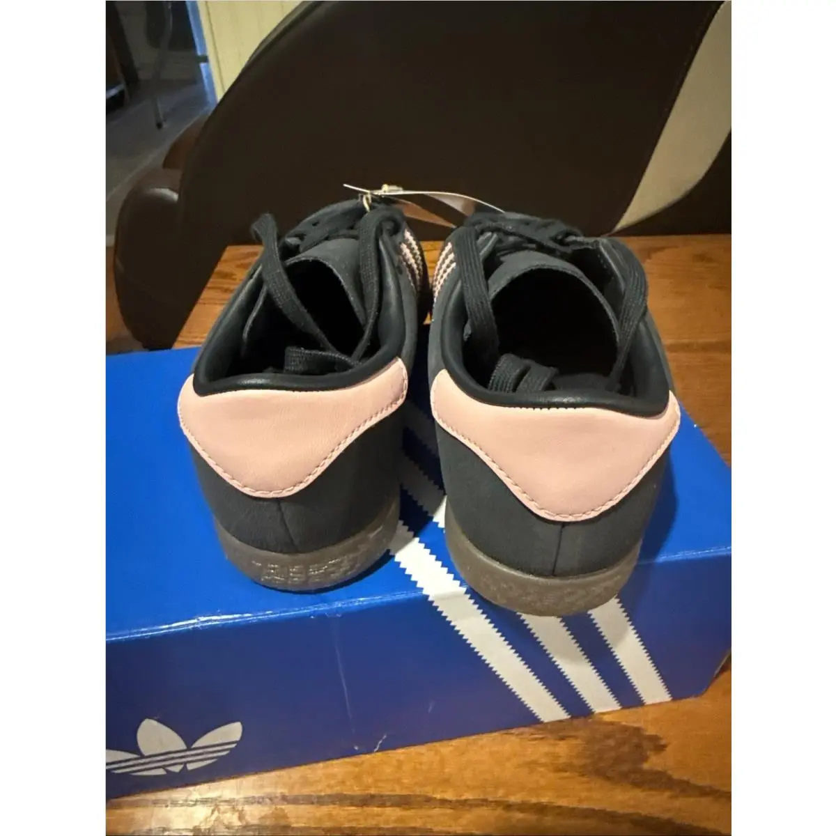 Adidas shoes - Stadt - Stadt - JQ9018 - Carbon / Wonder Mauve / Gum 2