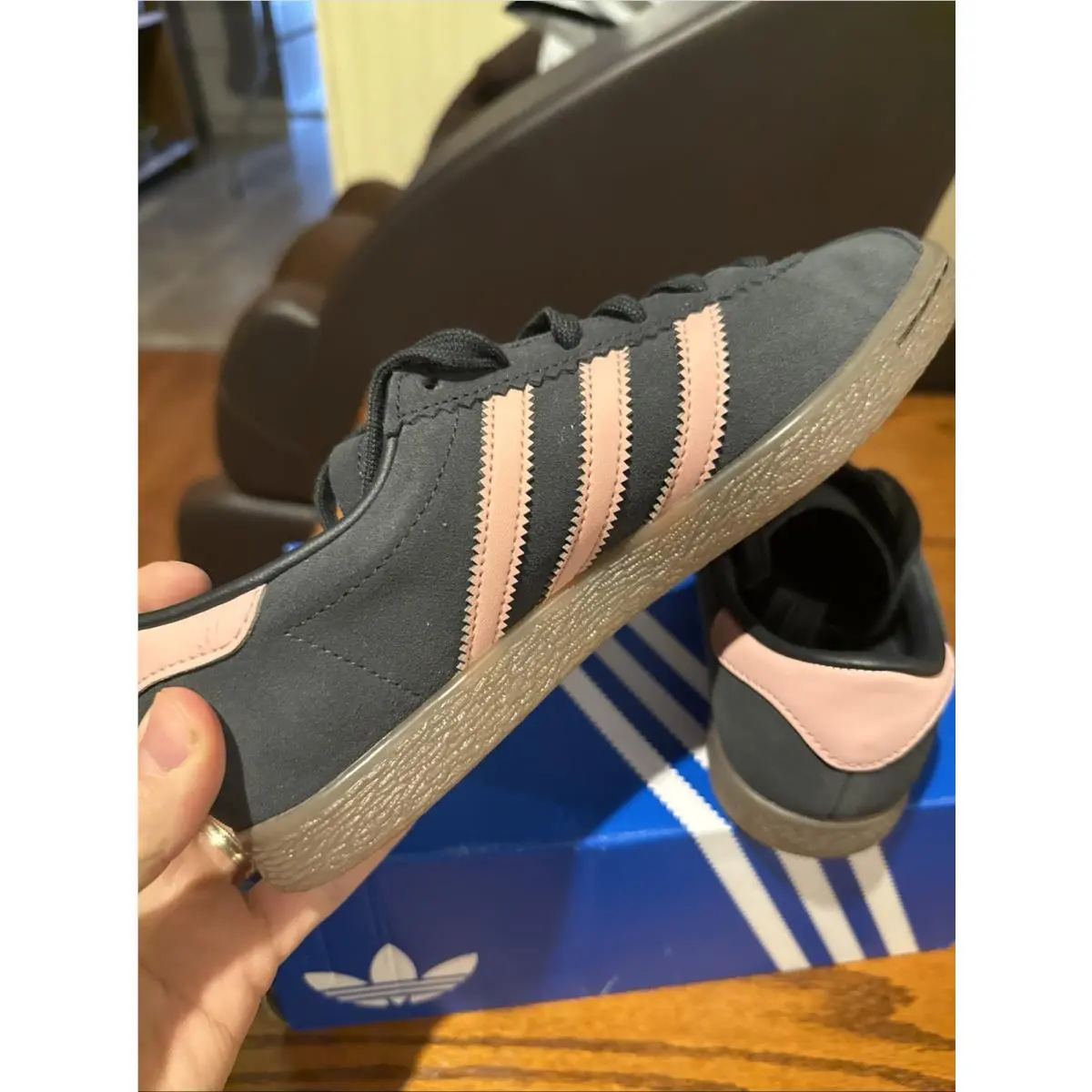 Adidas shoes - Stadt - Stadt - JQ9018 - Carbon / Wonder Mauve / Gum 3