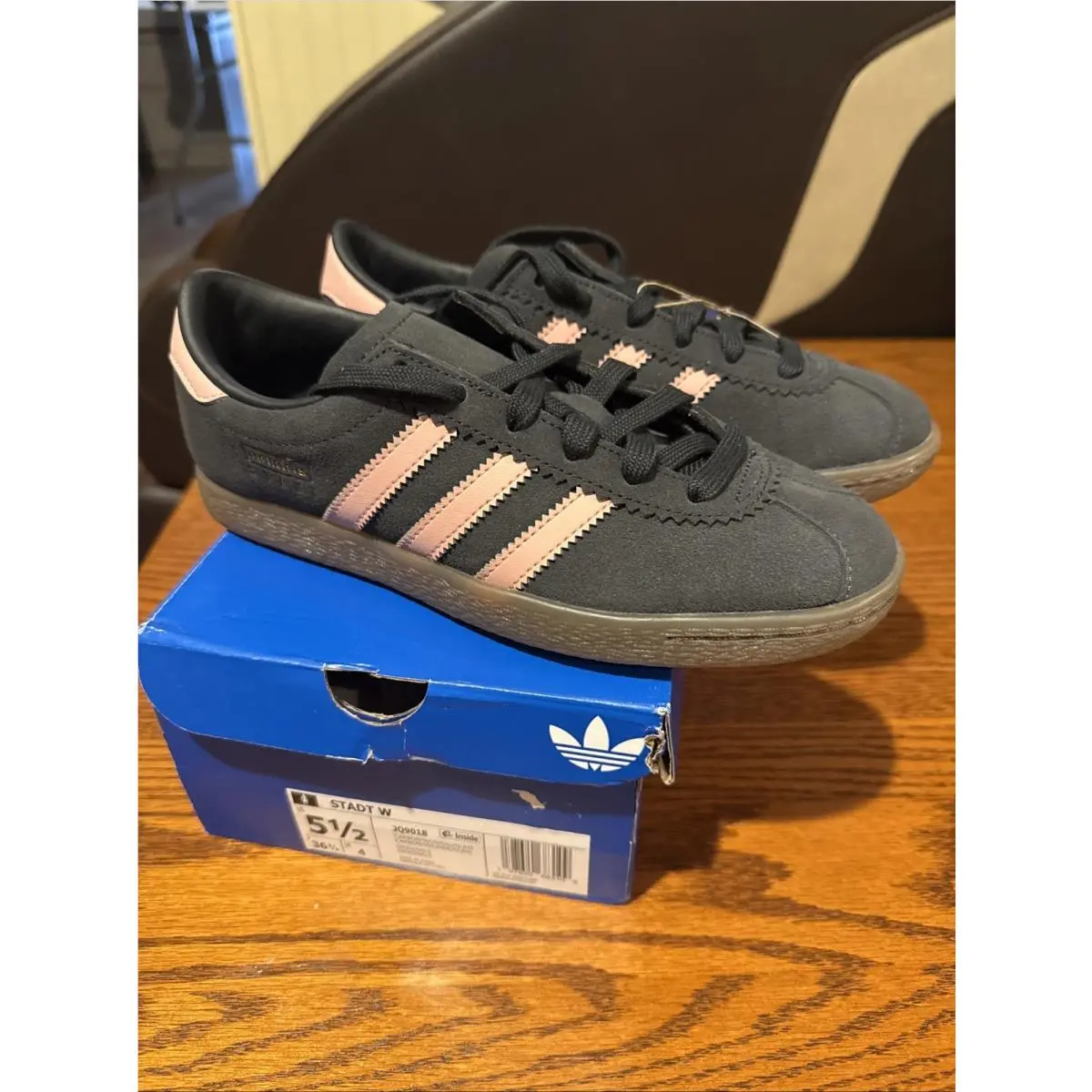 Originals Women`s Stadt Sneaker - Carbon/gum - JQ9018 6 by Adidas