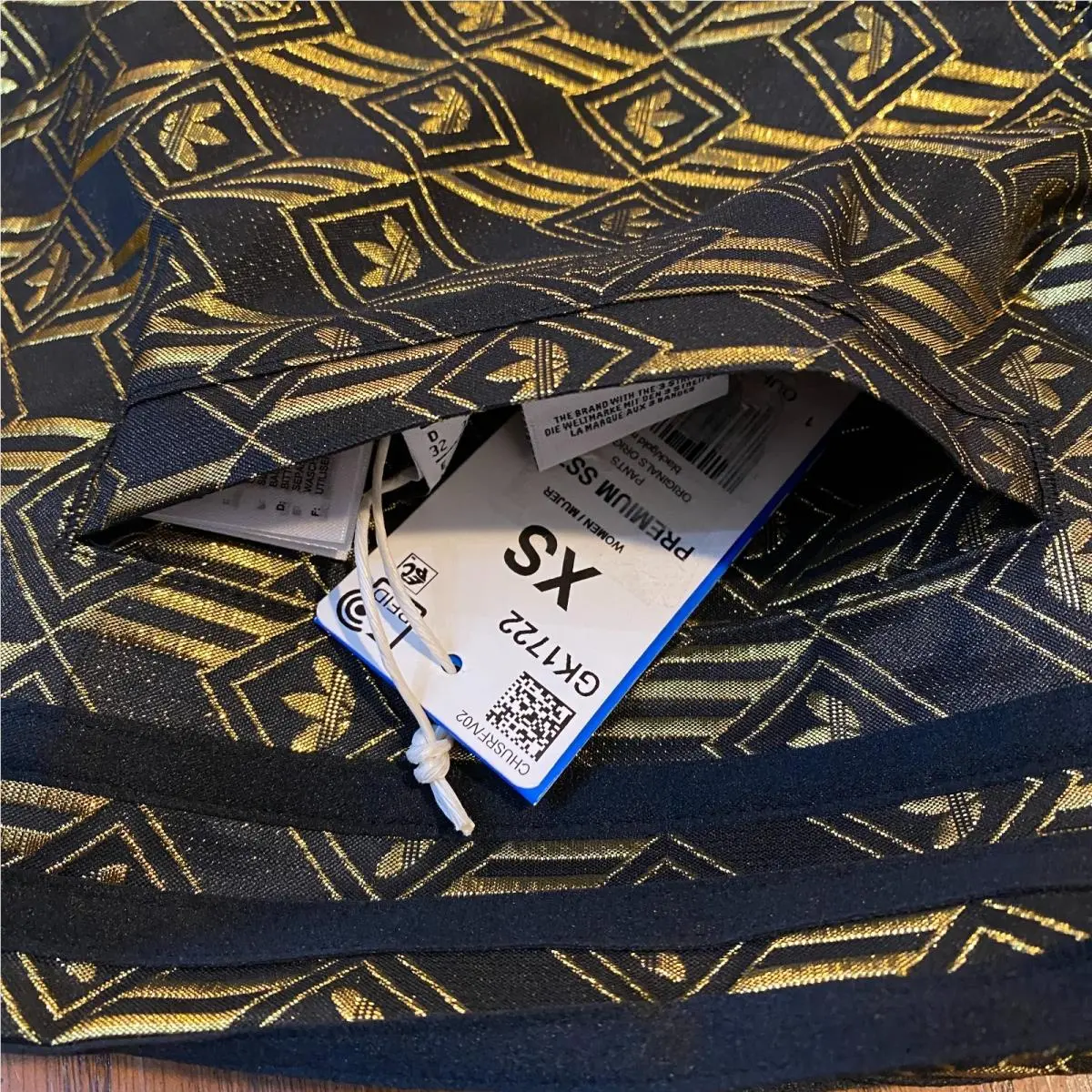 Adidas clothing - Black / Gold Metallic 4